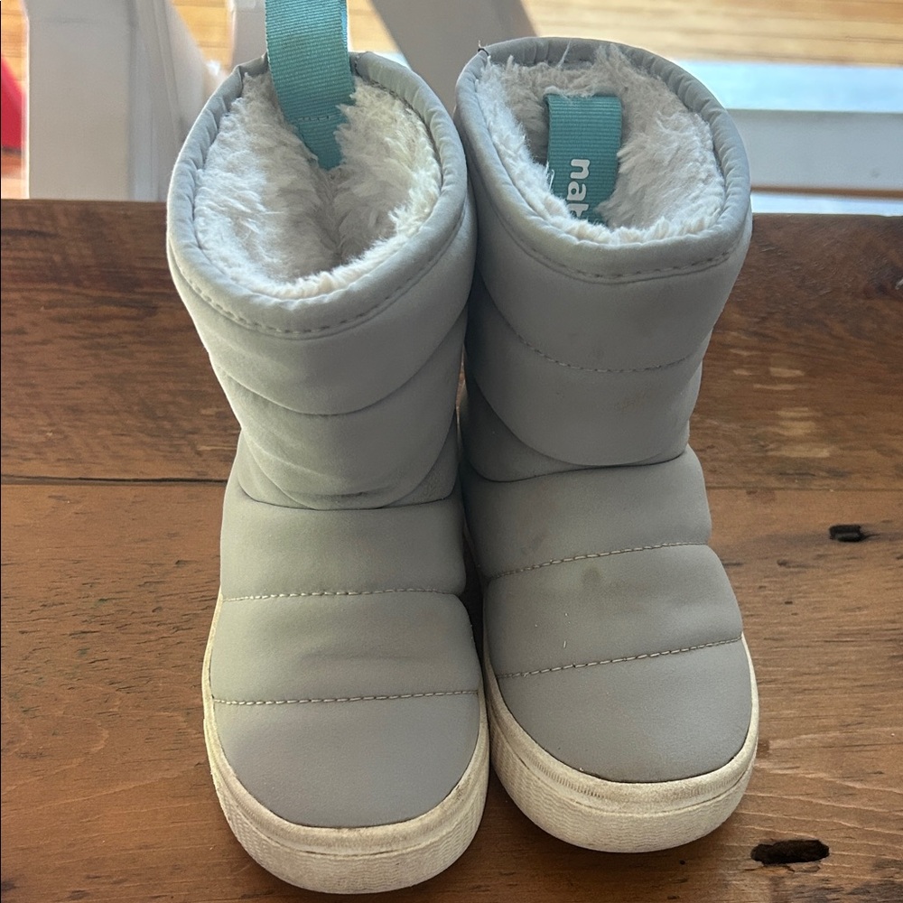 Native Toddler Gray Winter Boots with Faux Fur Lining. Size C8